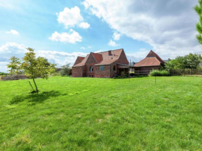  Cozy Holiday Home in Ploegsteert with a Garden  Ле Бизе